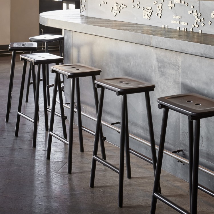 stołek, stołek   Please Wait to be Seated